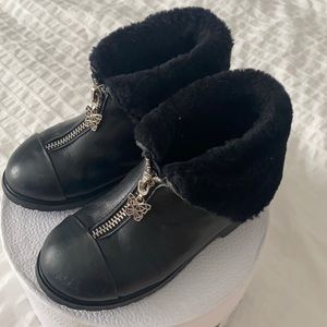 Age of Innocence black boots!